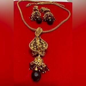 Gold and burgundy necklace set with matching jumka
